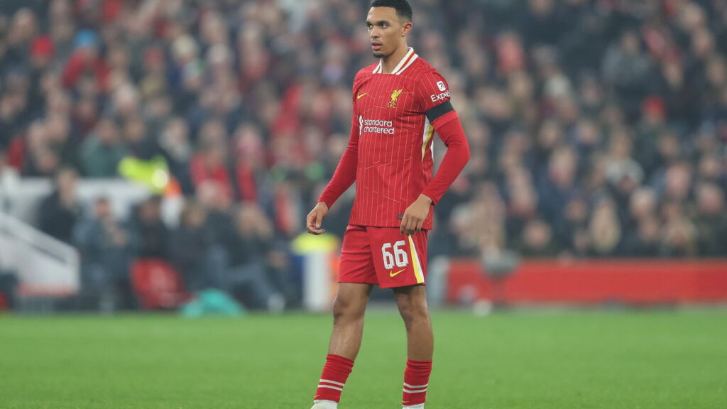 Ídolos do Liverpool criticam negociação de Alexander-Arnold com o Real Madrid