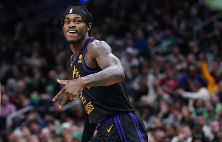 1º de fevereiro de 2024; Boston, Massachusetts, EUA; O atacante do Los Angeles Lakers, Jarred Vanderbilt (2), reage após sua cesta de três pontos contra o Boston Celtics no segundo quarto no TD Garden. Crédito obrigatório: David Butler II-Imagn Images