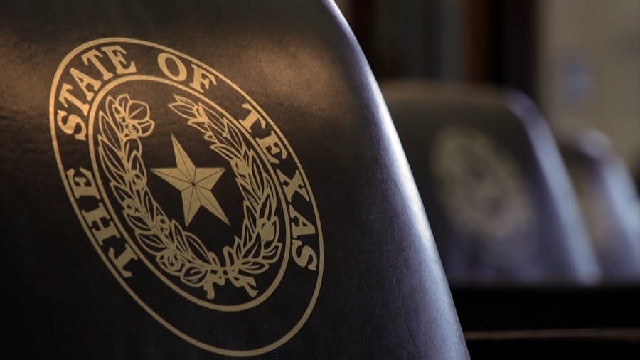 O deputado David Cook trabalha para obter o apoio de colegas democratas