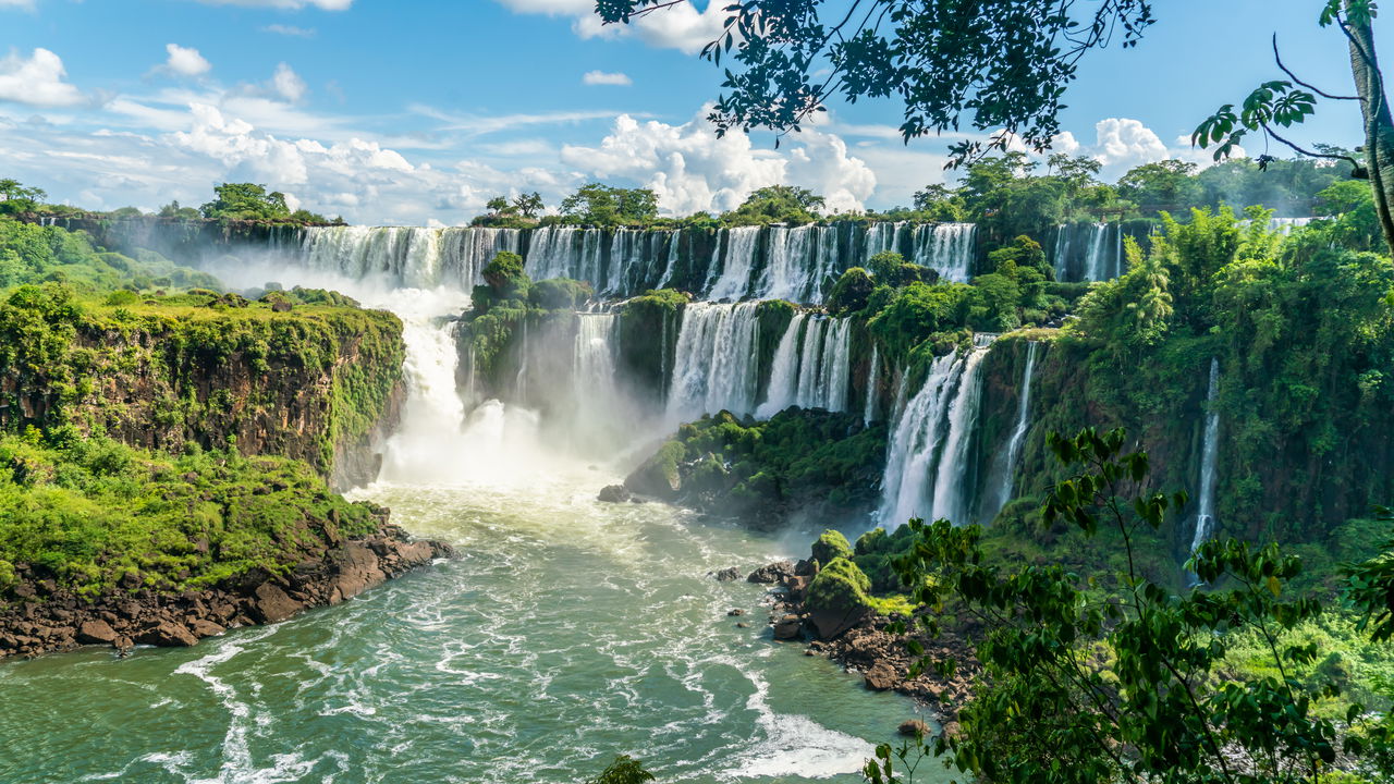 O potencial econômico das Cataratas do Iguaçu: um ícone do turismo no Brasil!