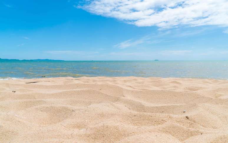 Principal destino nas férias, areia de praia pode trazer problemas à saúde