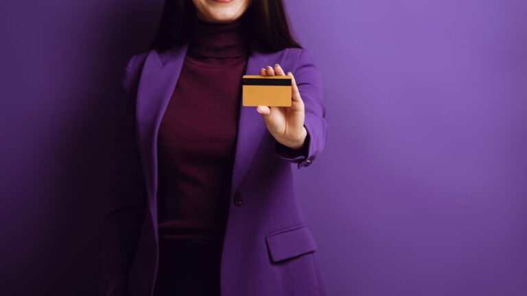 Receita Federal vai monitorar dados de cartão de crédito e Pix: entenda as mudanças