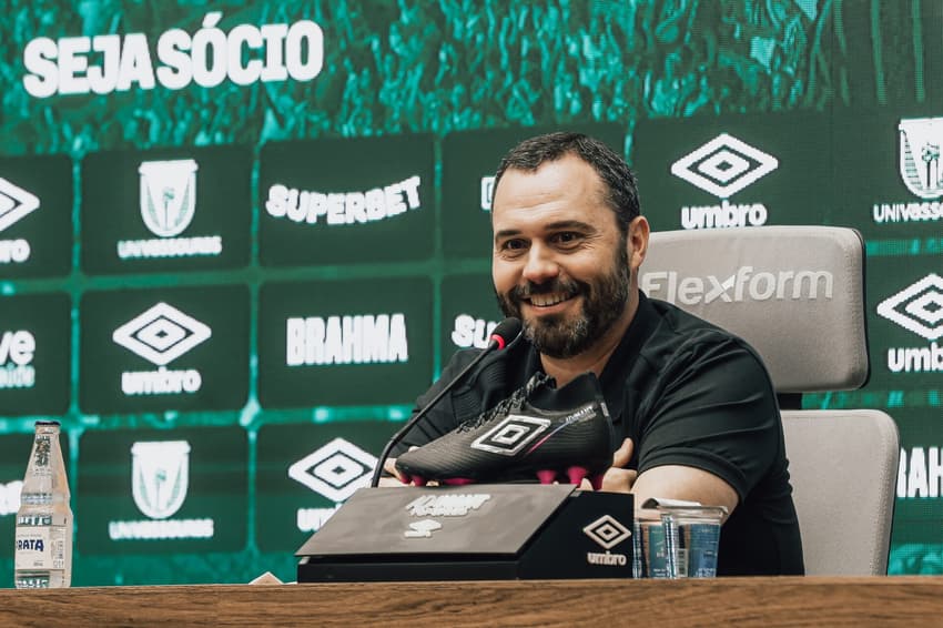 Santa Cruz assina acordo para vender SAF; veja quais clubes podem aderir ao modelo em 2025 1 Mário Bittencourt revelou conversa com Richarlison durante coletiva no CT do Fluminense