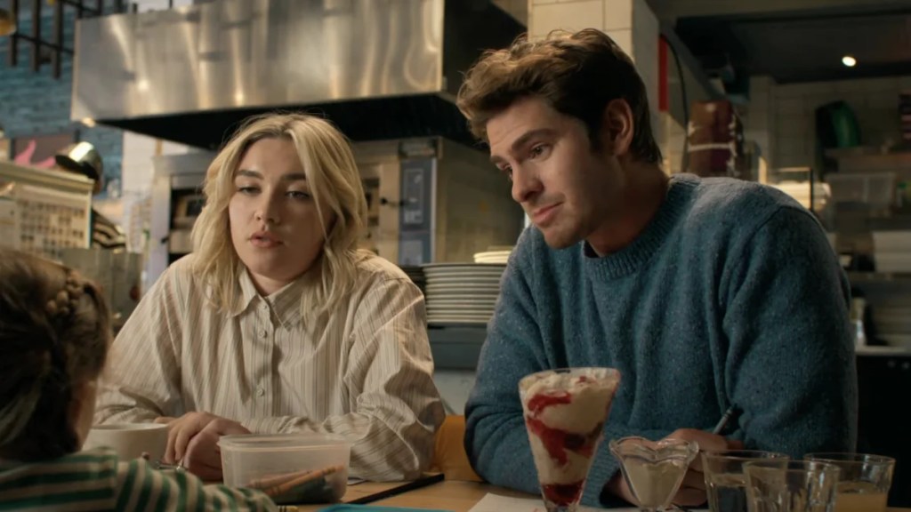 Florence Pugh e Andrew Garfield em "Vivemos a tempo."