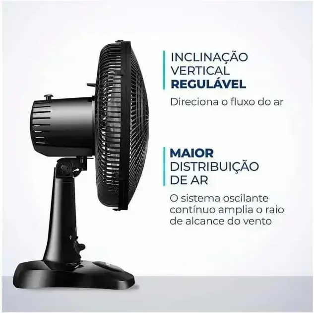 Ventilador em vista lateral. O fundo é simples e claro, realçando o produto em primeiro plano.